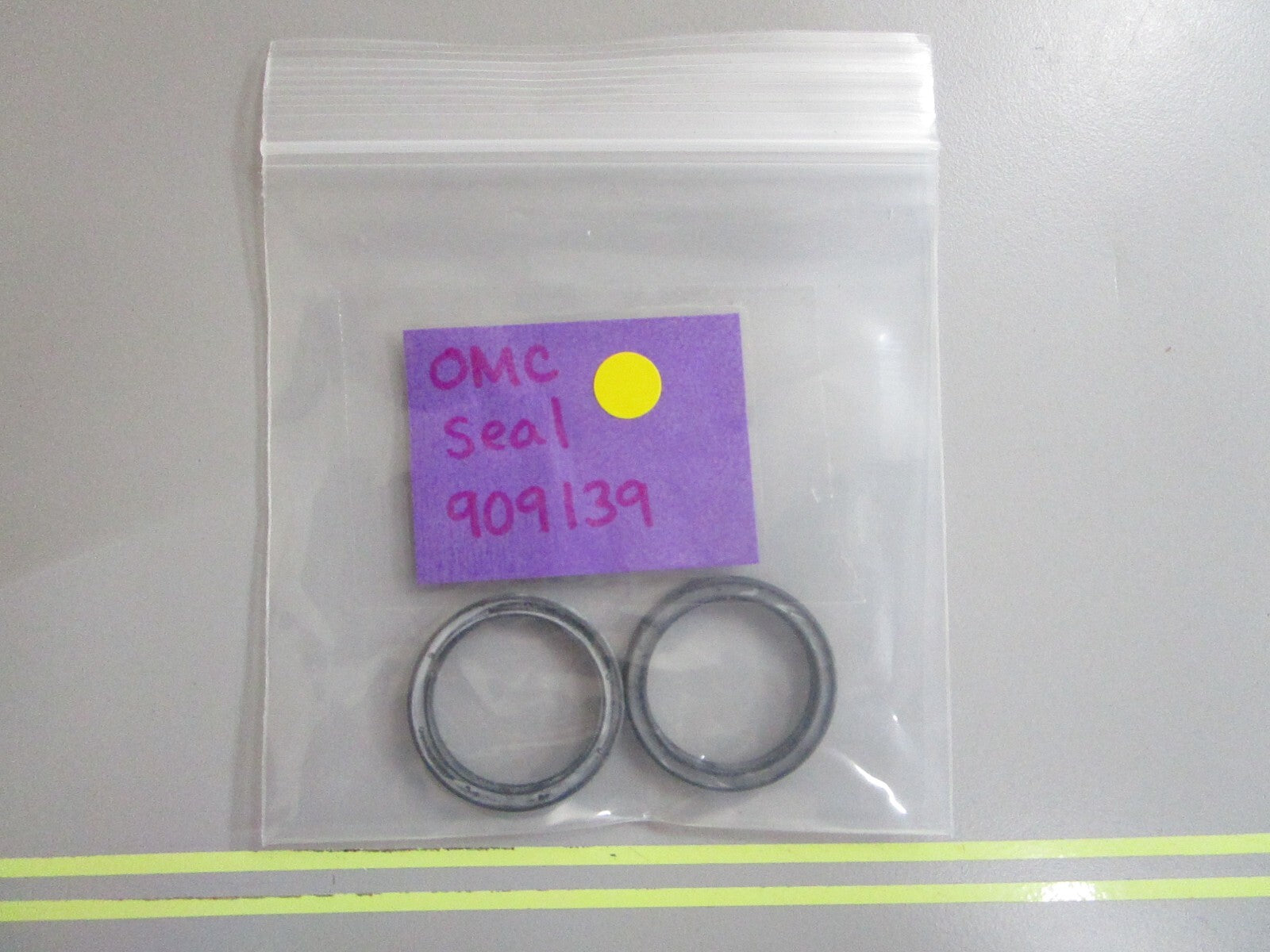 *NEW OEM* (LOT OF 2) 0810 OMC Johnson Evinrude Seal 909139 0909139