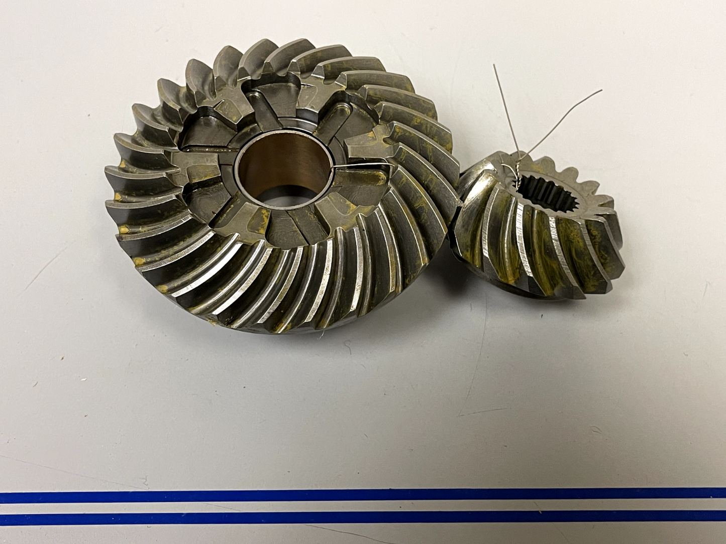 *NEW OEM* 0670 OMC Johnson Evinrude Pinion and Forward Gear 910993 983141