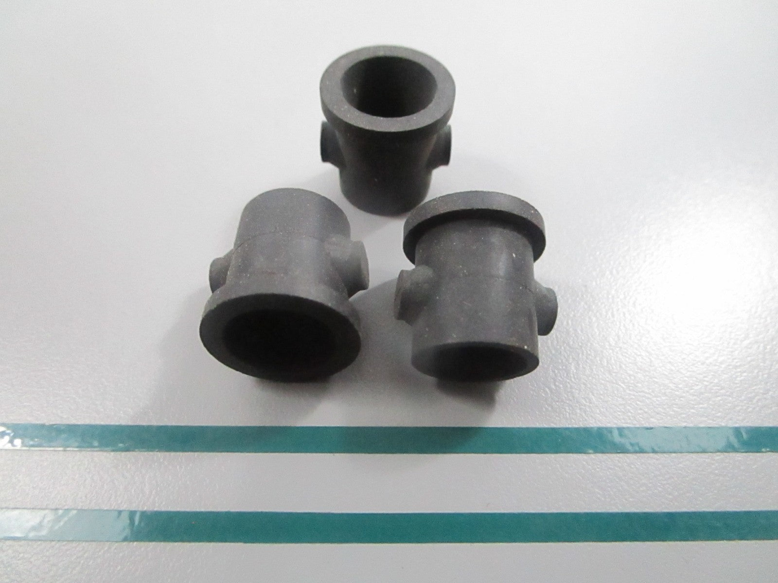 NEW OEM (LOT OF 3) 302497 0302497 OMC Johnson Evinrude Grommet 0810