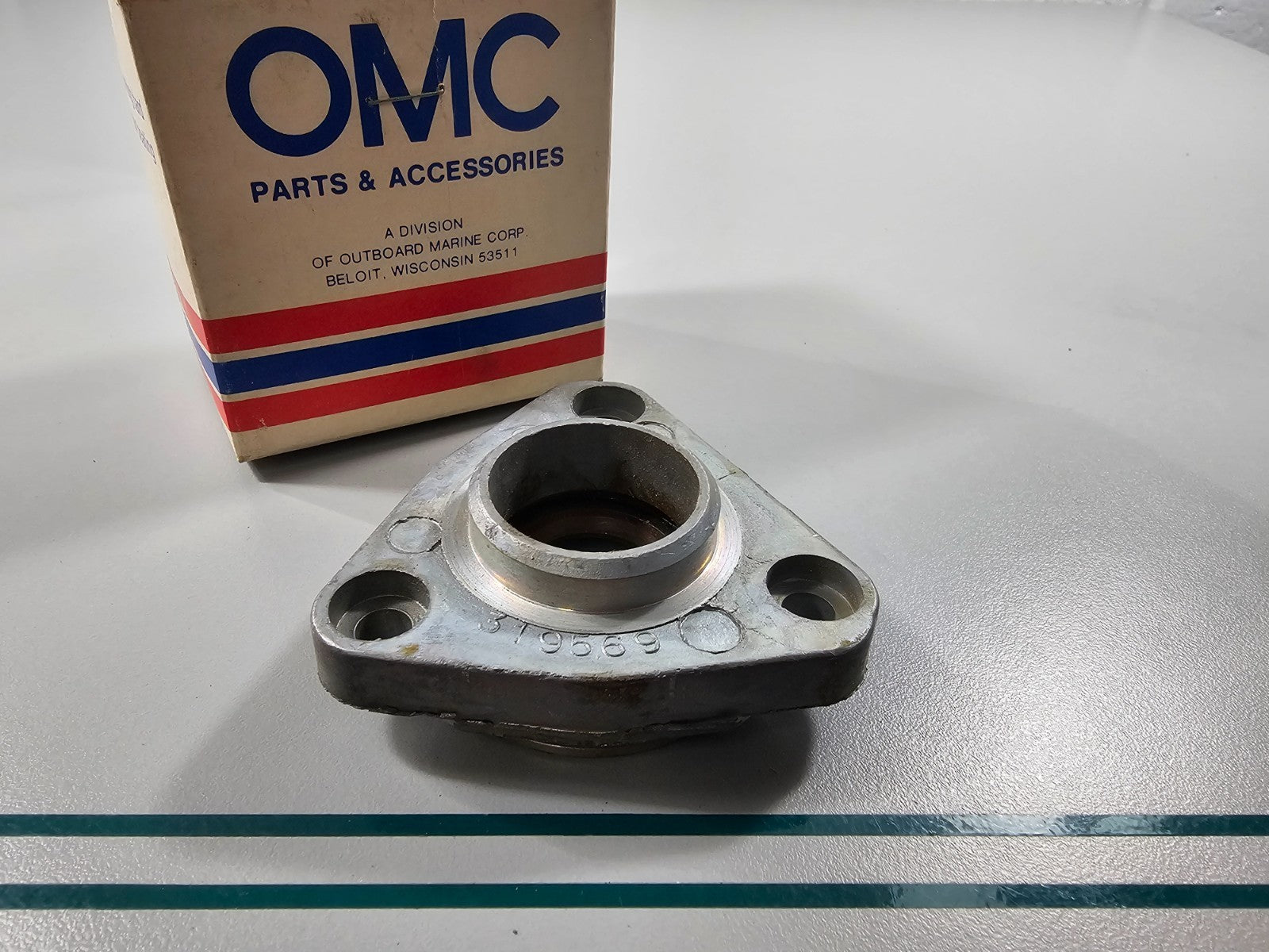 NEW OEM 386450 0386450 OMC Johnson Evinrude Crankhead Case 0810