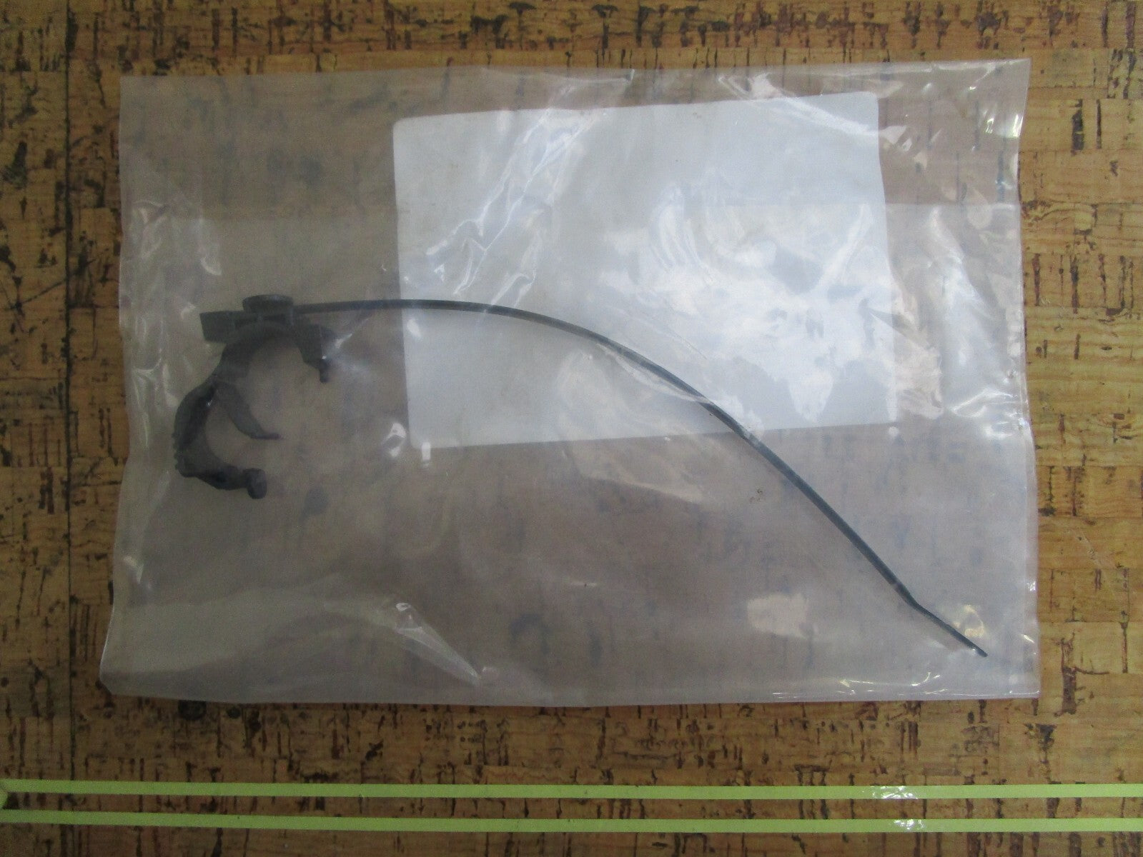 *NEW OEM* 0810 OMC Johnson Evinrude Clip & Tie Strap Assembly 5009376