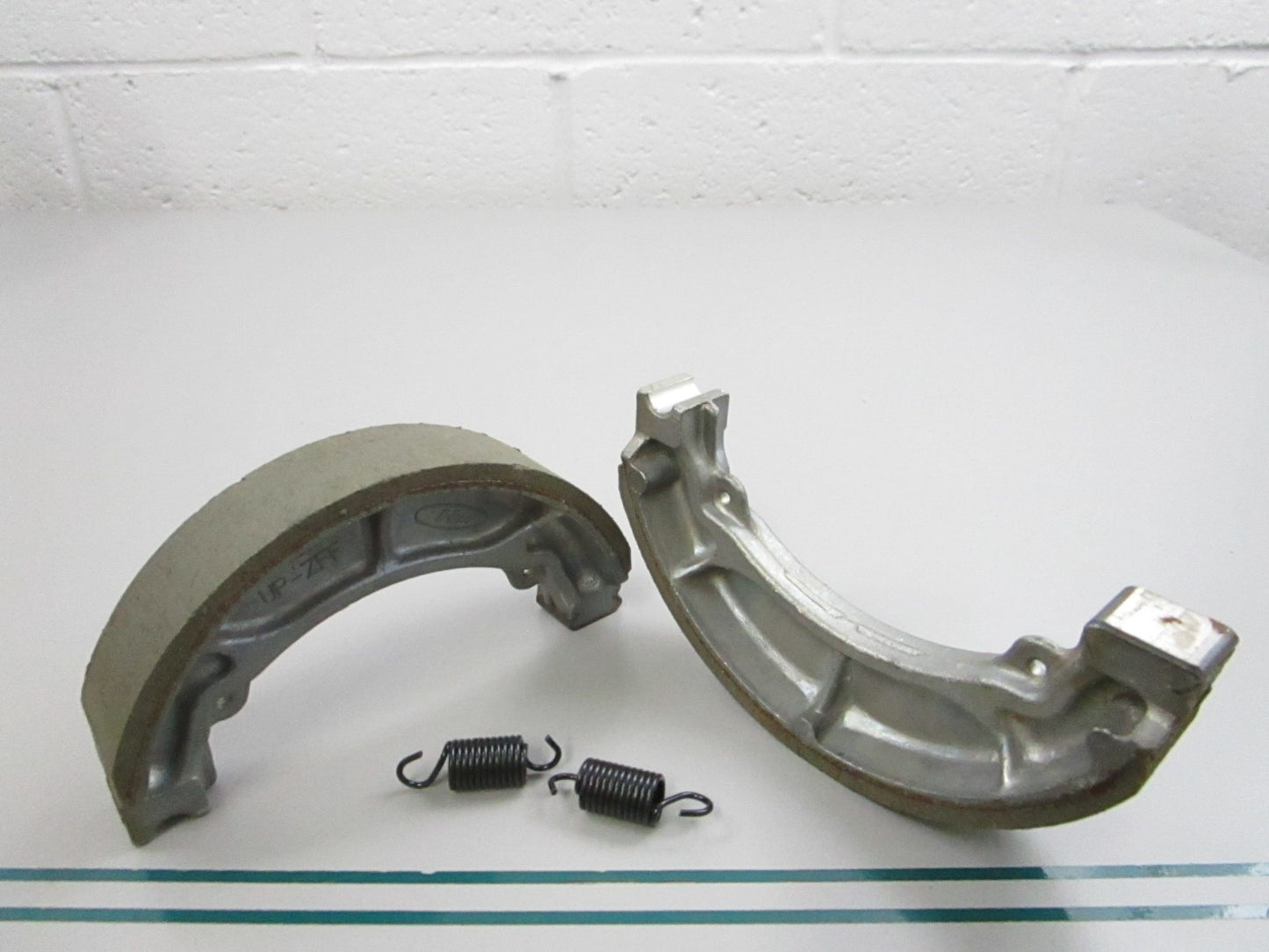 NEW OEM 06430-HF1-911 Honda Brake Shoe Set 0810
