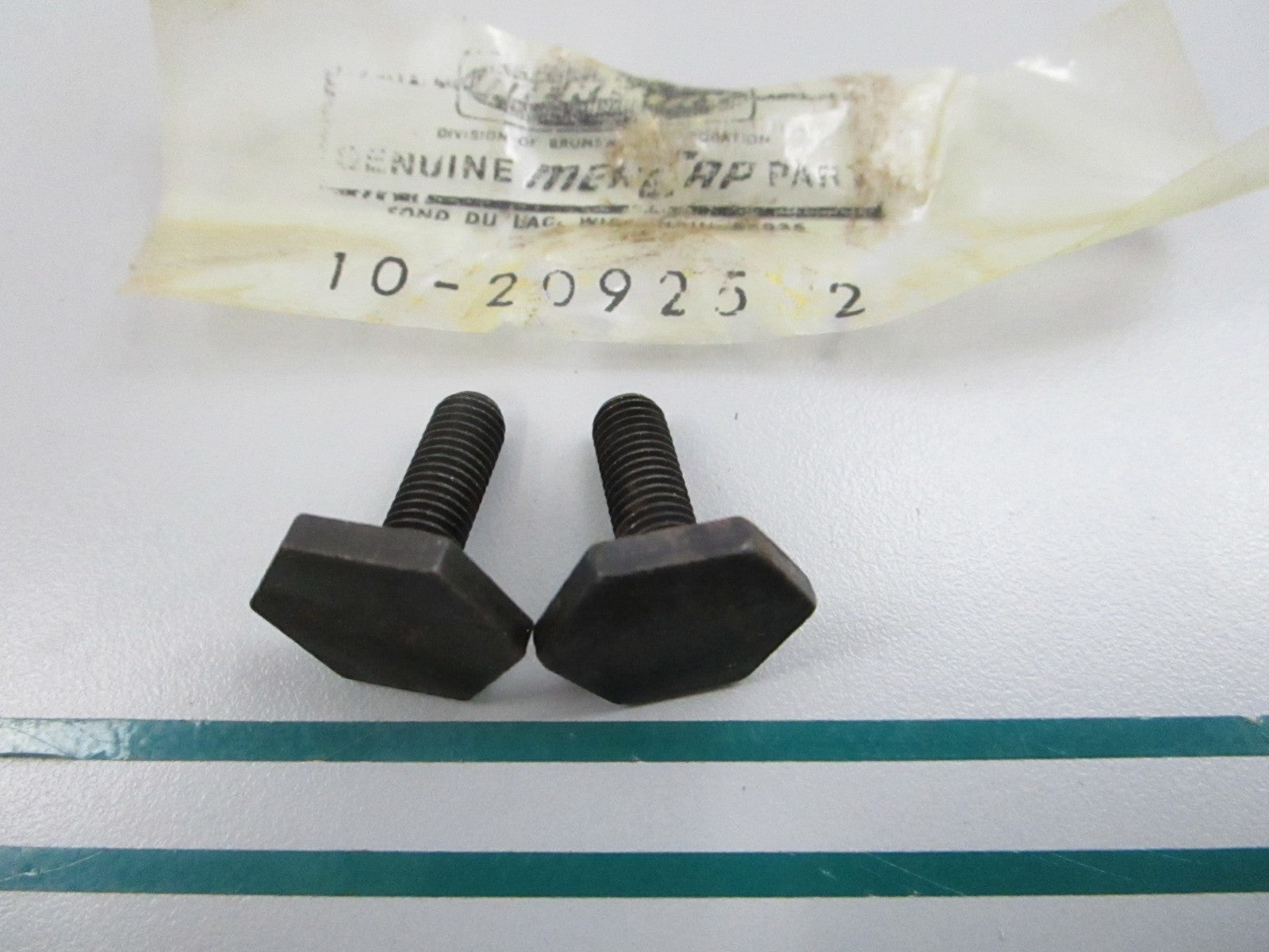 NEW OEM 10-20925 2 Mercury Quicksilver 2 Screw Set 0810