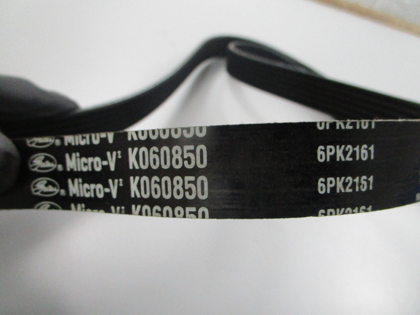 NEW K060850 Gates Micro-V Serpentine Belt 0810