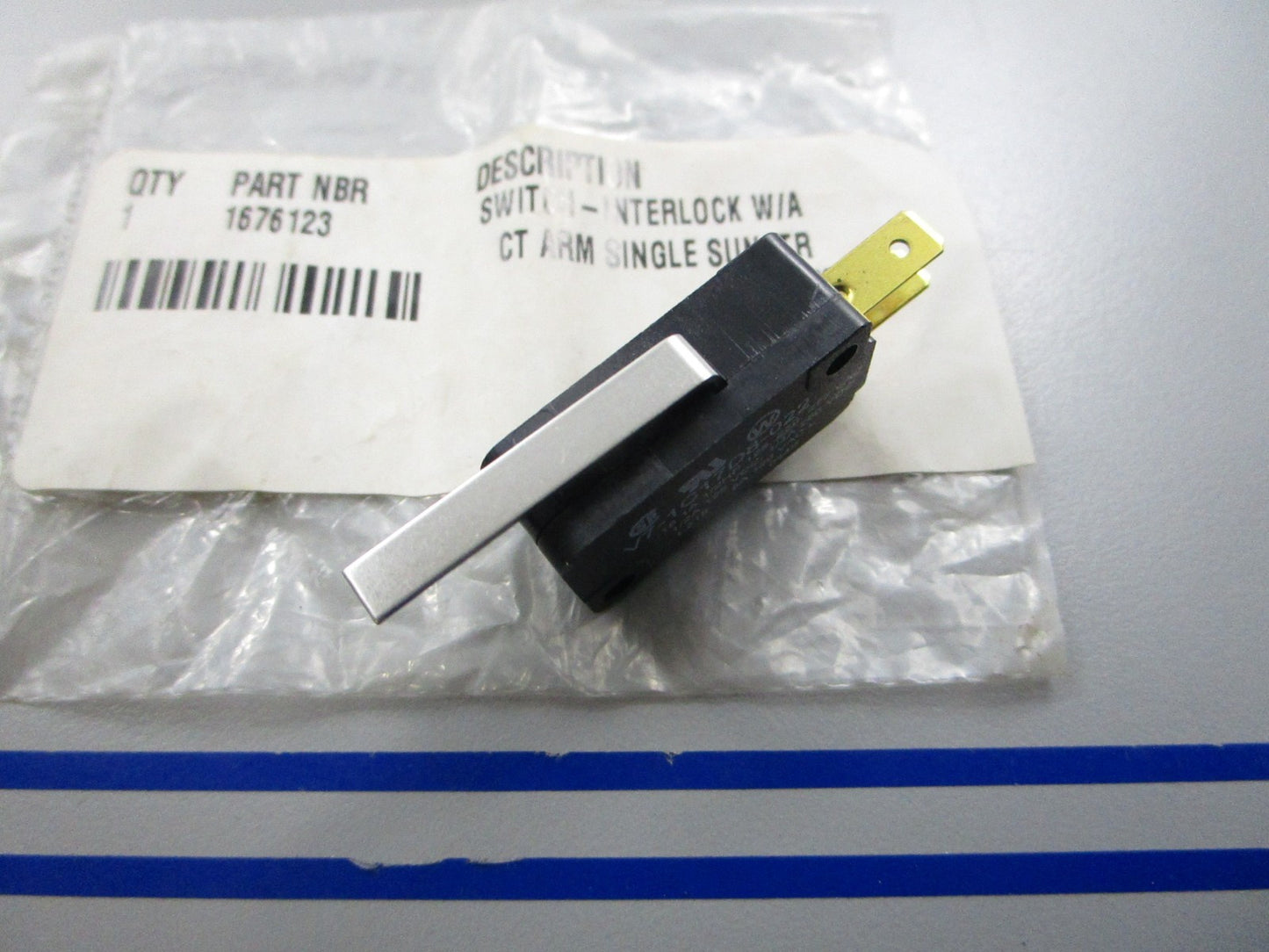 *NEW OEM* 0810 Briggs & Stratton Switch 1676123