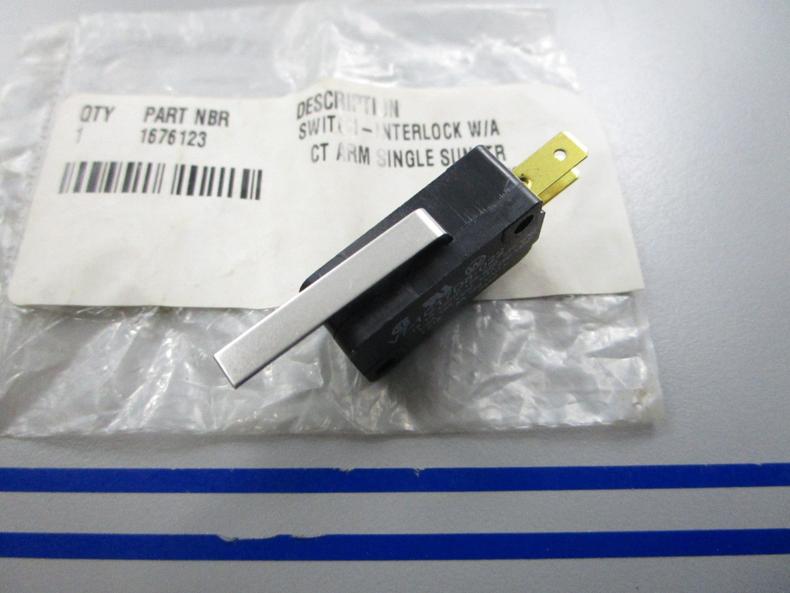 *NEW OEM* 0810 Briggs & Stratton Switch 1676123
