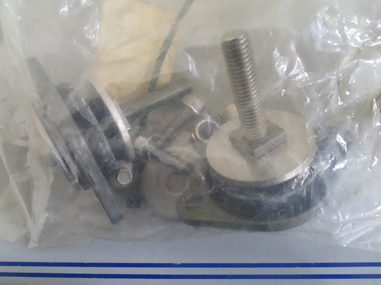 *NEW OEM* 0820 Volvo Penta Rear Mount Kit 3857439