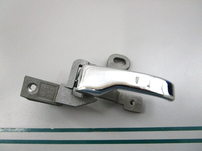 NEW OEM 1237600261 Mercedes-Benz Right Door Handle 0810