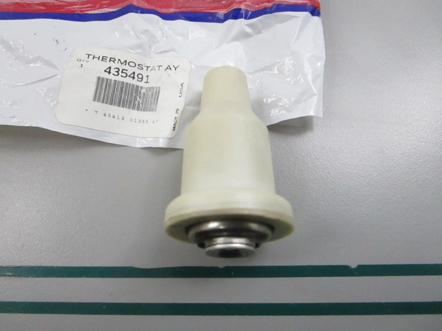 NEW OEM 435431 0435431 OMC Johnson Evinrude Thermostat 0810