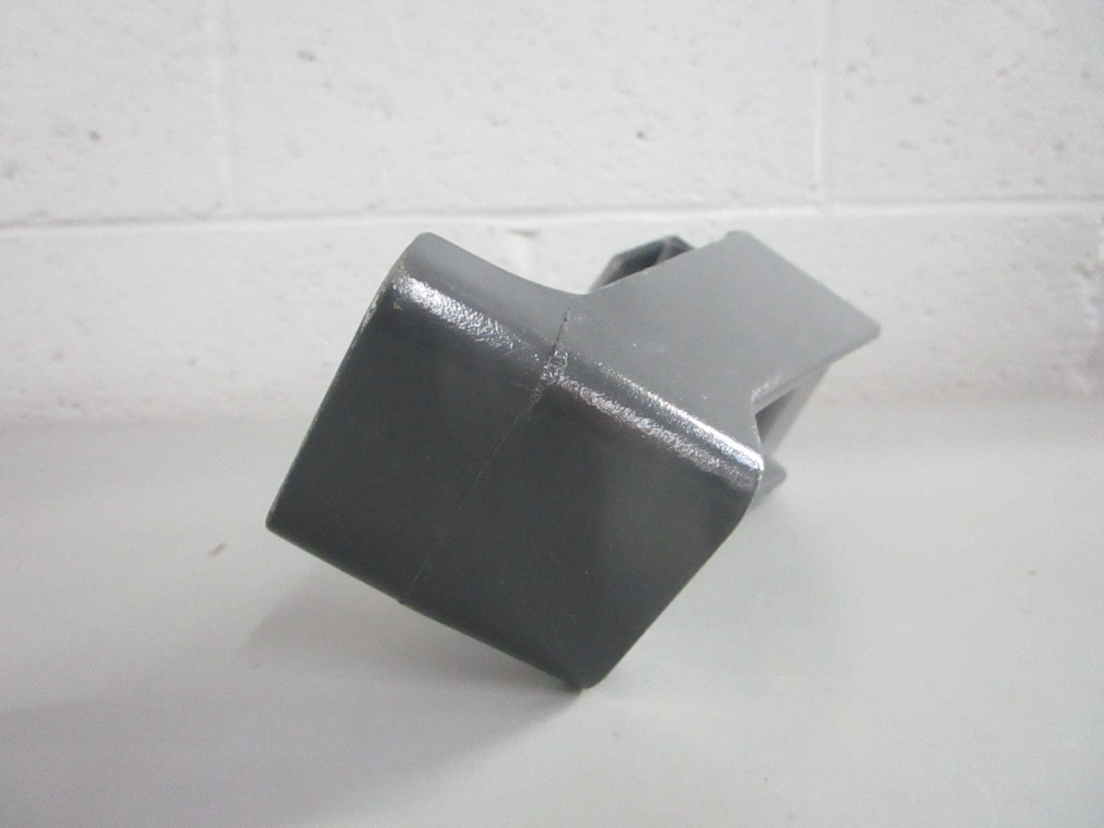 NEW OEM 914495 0914495 OMC Johnson Evinrude Bracket 0820