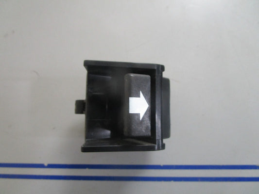 *NEW OEM* 0810 OMC Johnson Evinrude Latch 435818 0435818