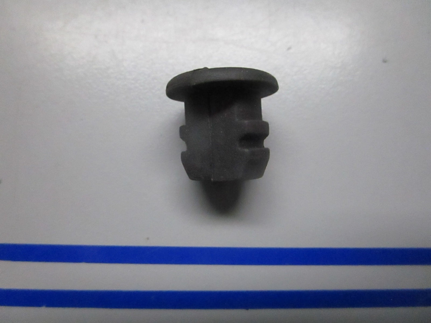 *NEW OEM* 0820 OMC Johnson Evinrude Plug 341231 0341231