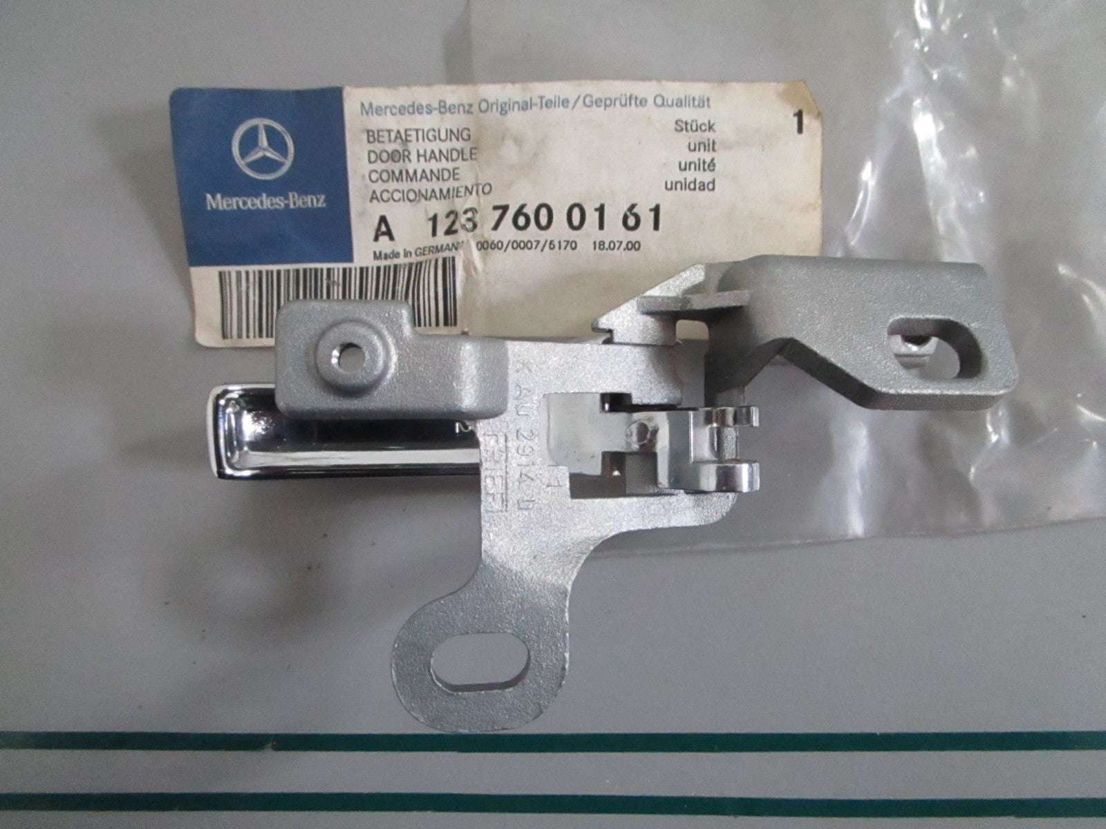 NEW OEM A1237600161 Bosch Door Handle 0820