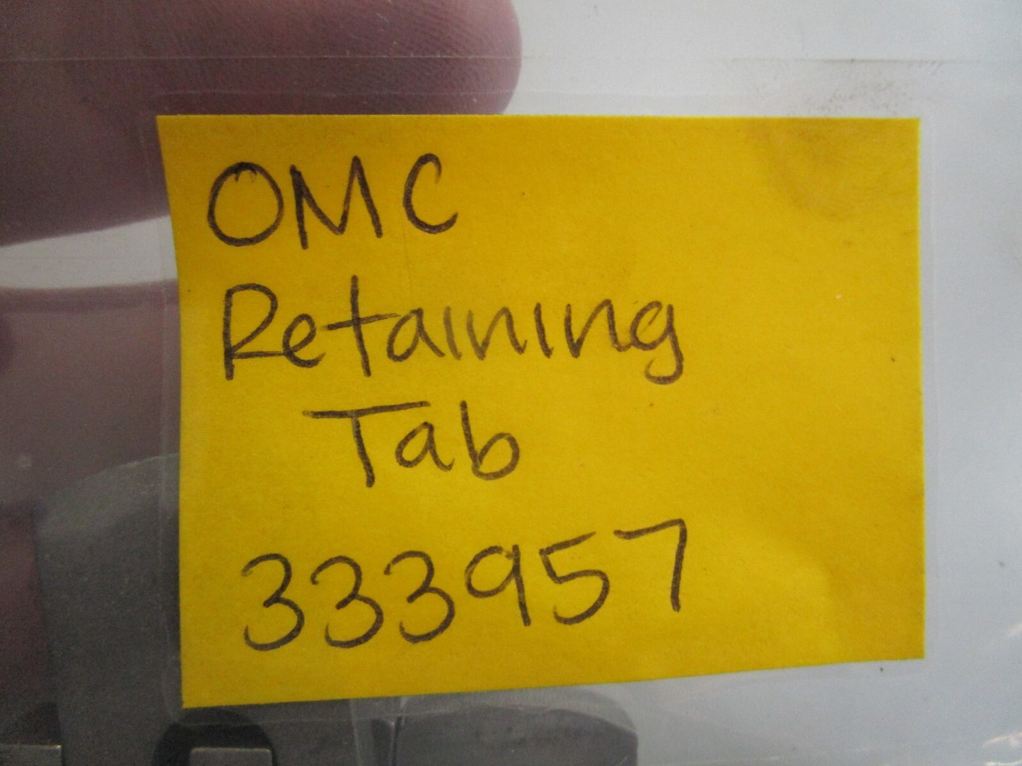 *NEW OEM* 0810 OMC Johnson Evinrude Retaining Tab 333957 0333957