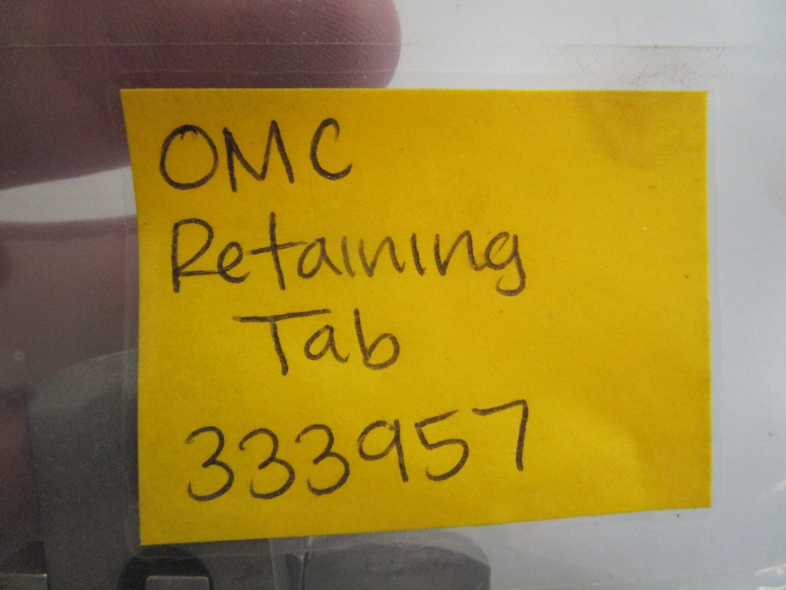 *NEW OEM* 0810 OMC Johnson Evinrude Retaining Tab 333957 0333957