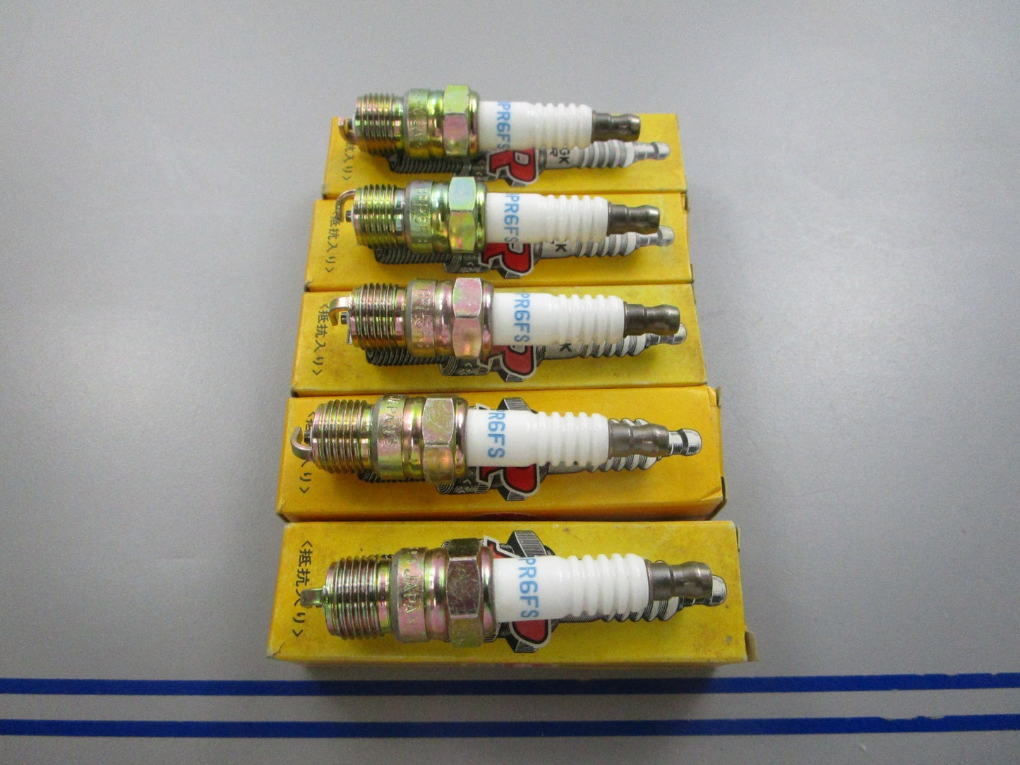 NEW (LOT OF 5) BPR6FS NGK Spark Plug 0810