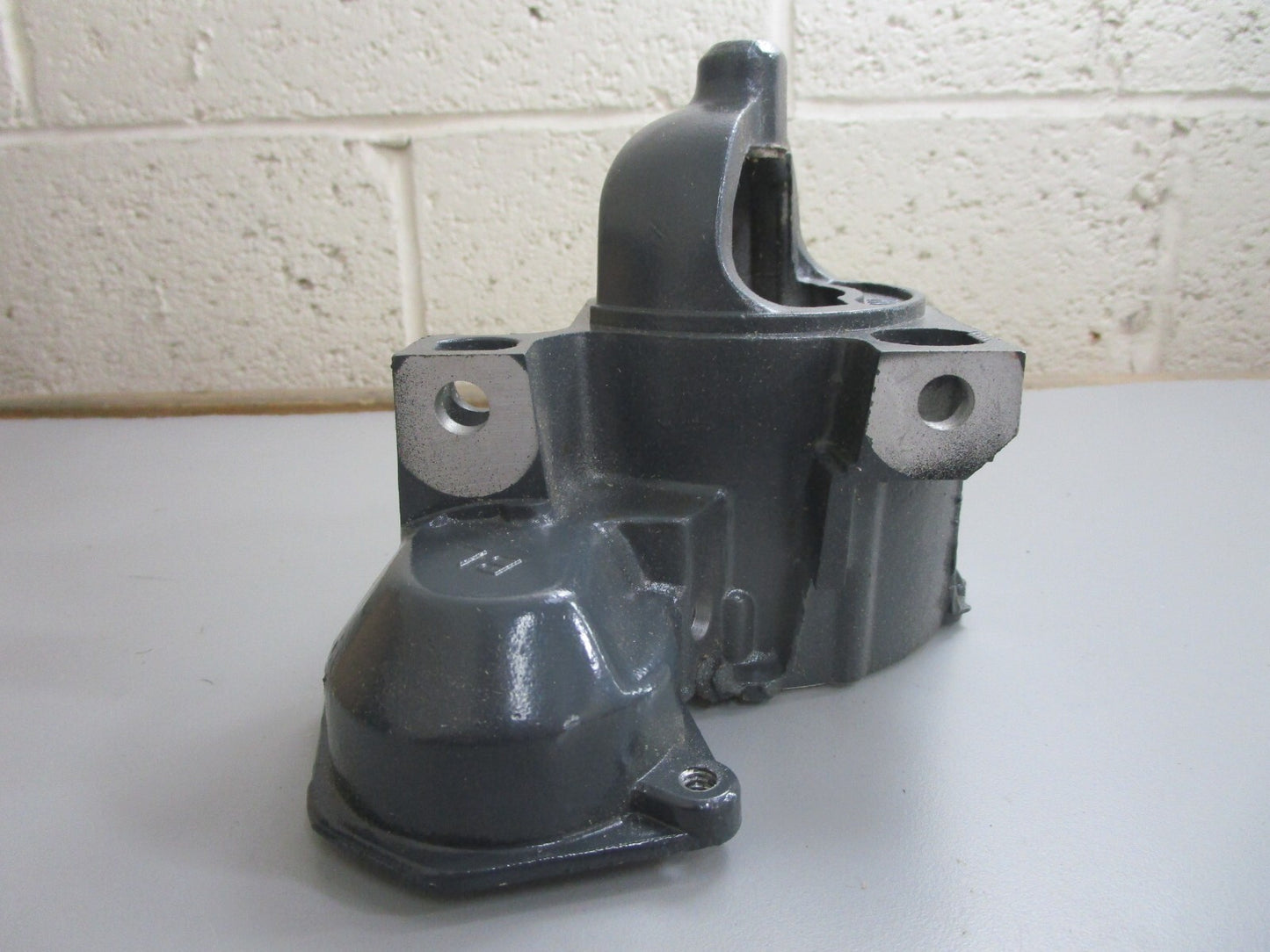 *NEW OEM* 0820 OMC Johnson Evinrude Drive Housing 914392 0914392 10496270