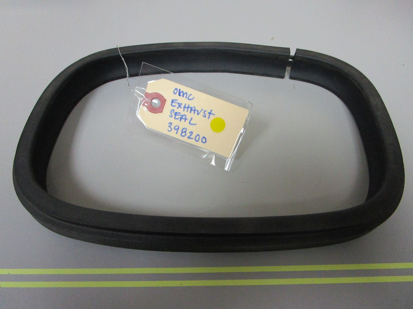 *NEW OEM* 0810 OMC Johnson Evinrude Exhaust Seal 398200 0398200