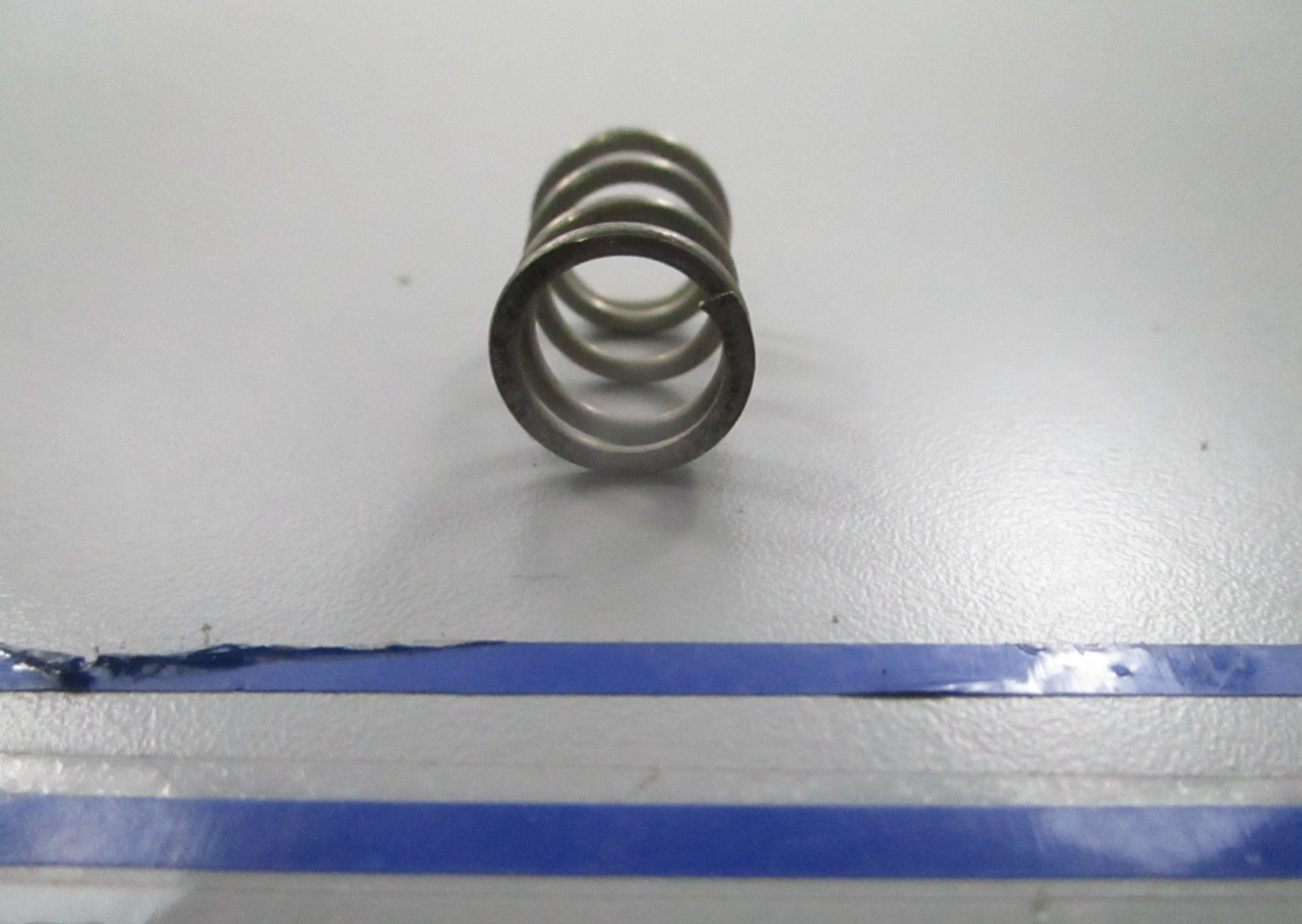 *NEW OEM* 0810 OMC Johnson Evinrude Spring 336640 0336640