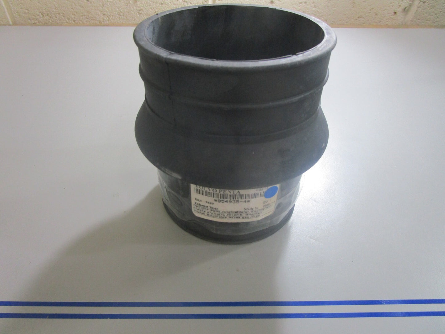 *NEW OEM* 0810 Volvo Penta Exhaust Hose 854935-4