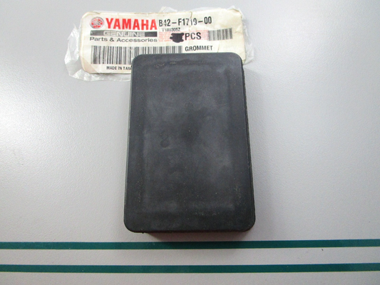 NEW OEM B42-F1719-00-00 Yamaha Grommet 0810