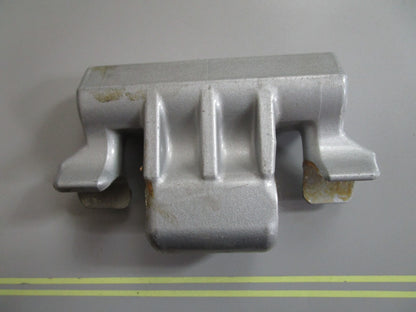 *NEW OEM* 0810 OMC Johnson Evinrude Mounting Bracket 123606 0123606