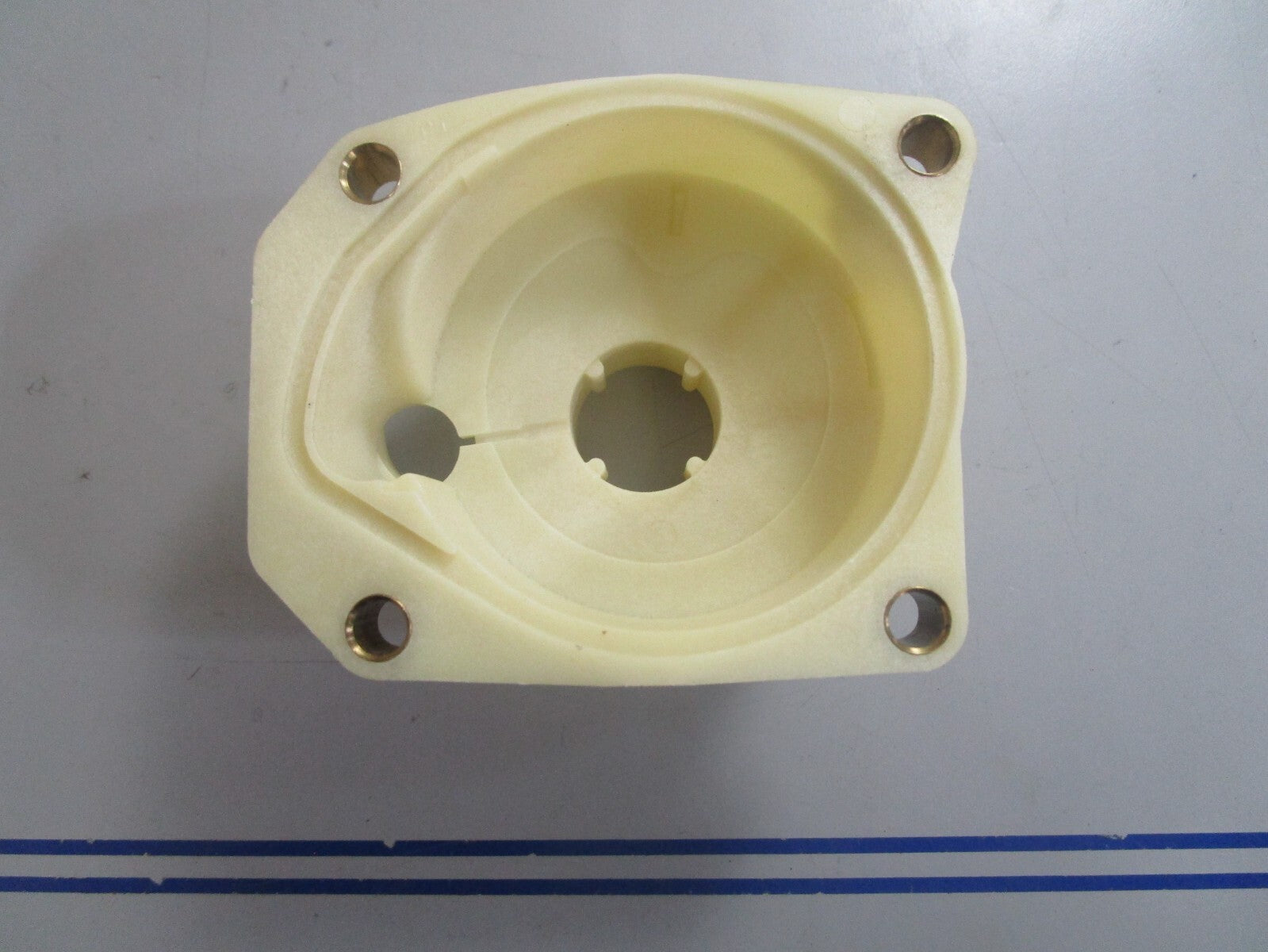 *NEW OEM* 0810 OMC Johnson Evinrude Impeller Housing 435672 0435672