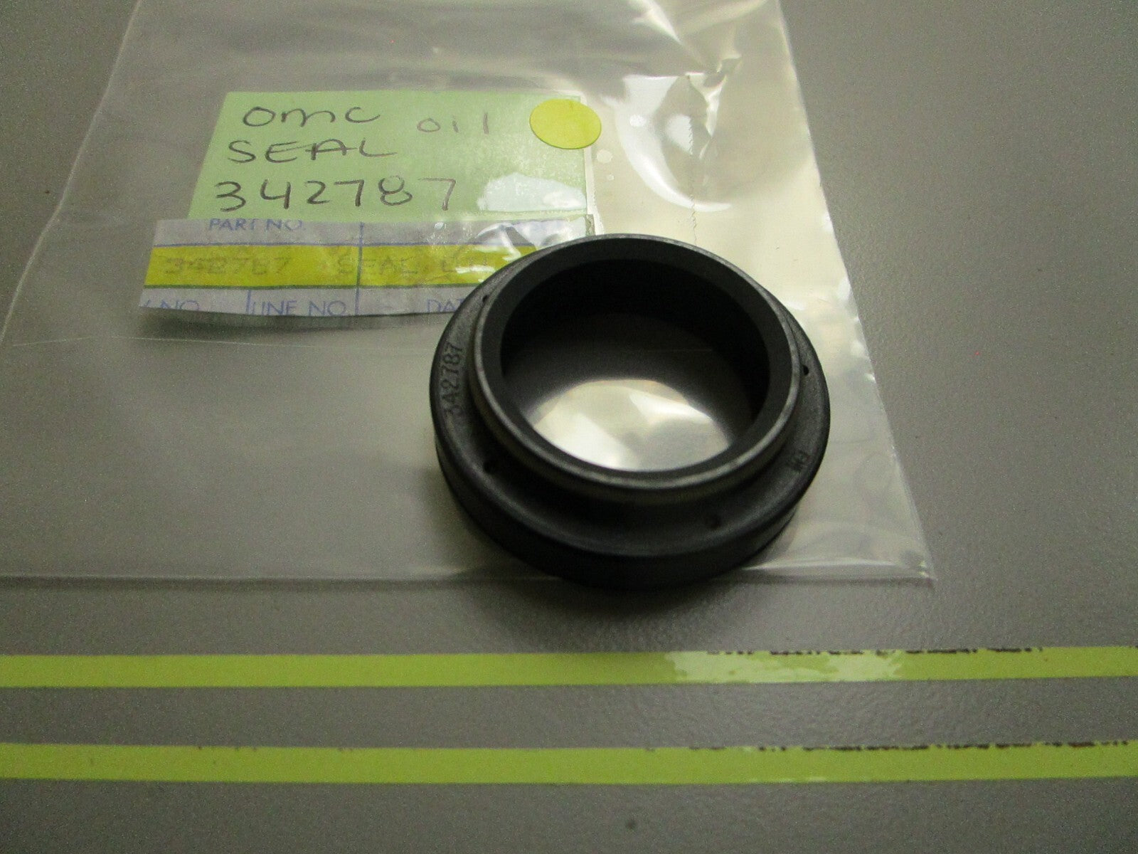 *NEW OEM* 0810 OMC Johnson Evinrude Oil Seal 342787 0342787
