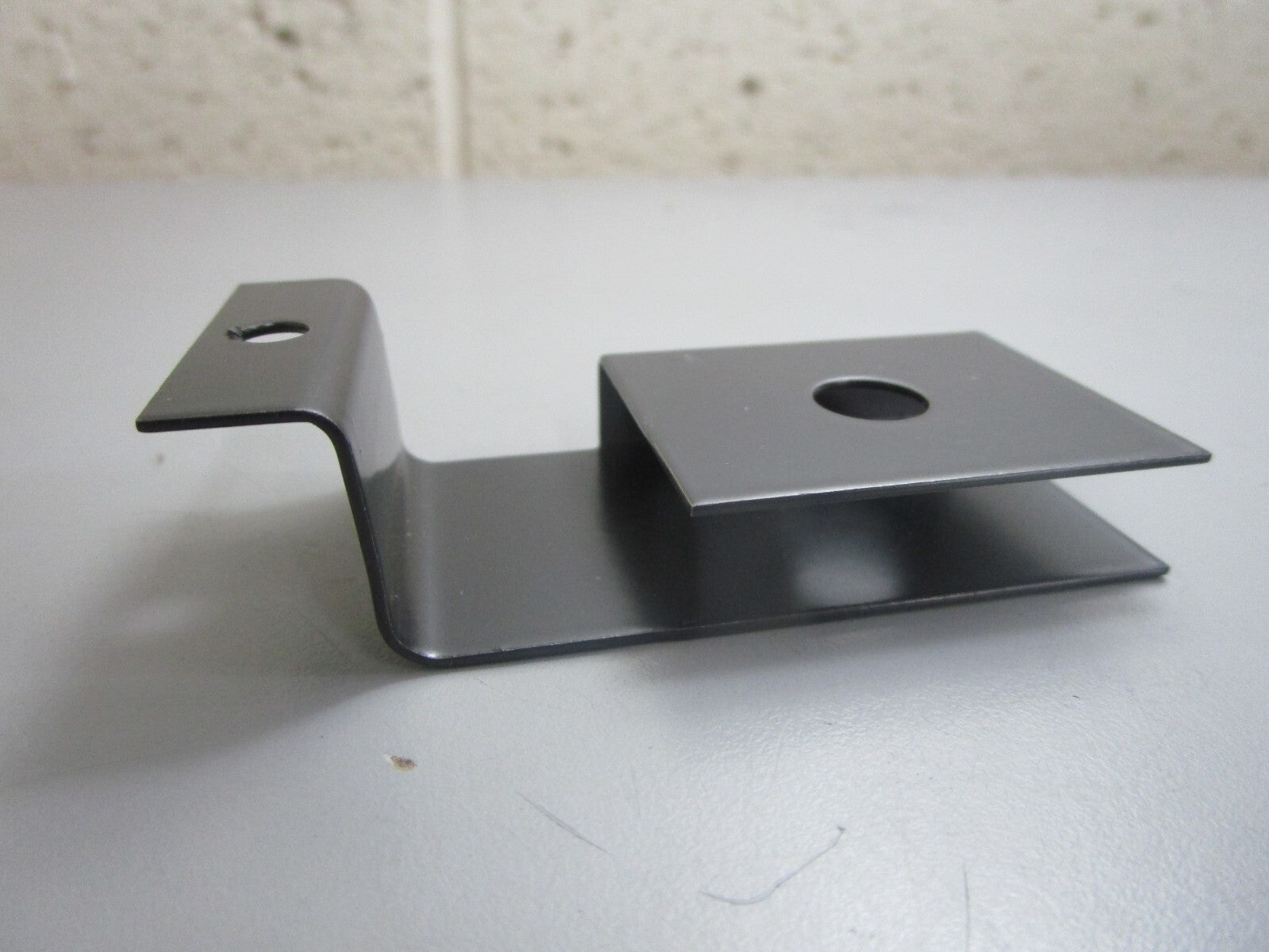 *NEW OEM* 0820 Volvo Penta Bracket 9514183