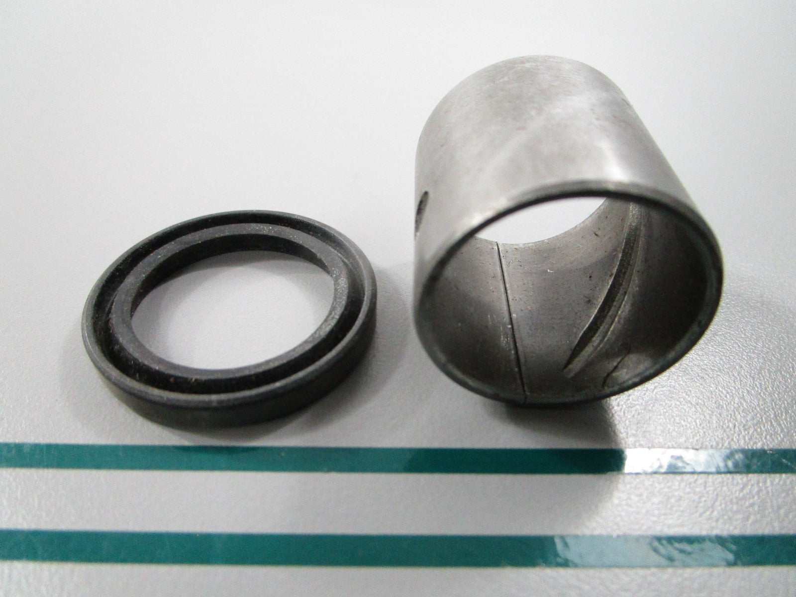 NEW OEM 295962 Briggs & Stratton Bushing/Seal Kit 0810