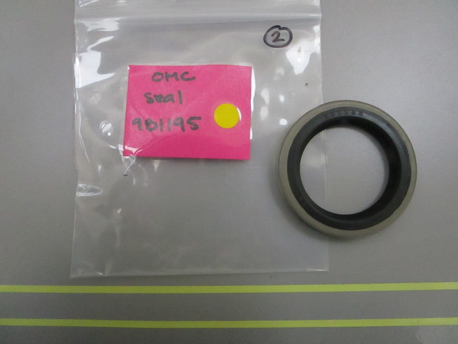 *NEW OEM* 0810 OMC Johnson Evinrude Seal 981195 0981195