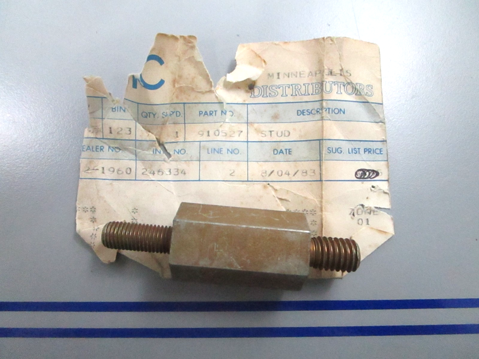 *NEW OEM* 0810 OMC Johnson Evinrude Stud 910527 0910527