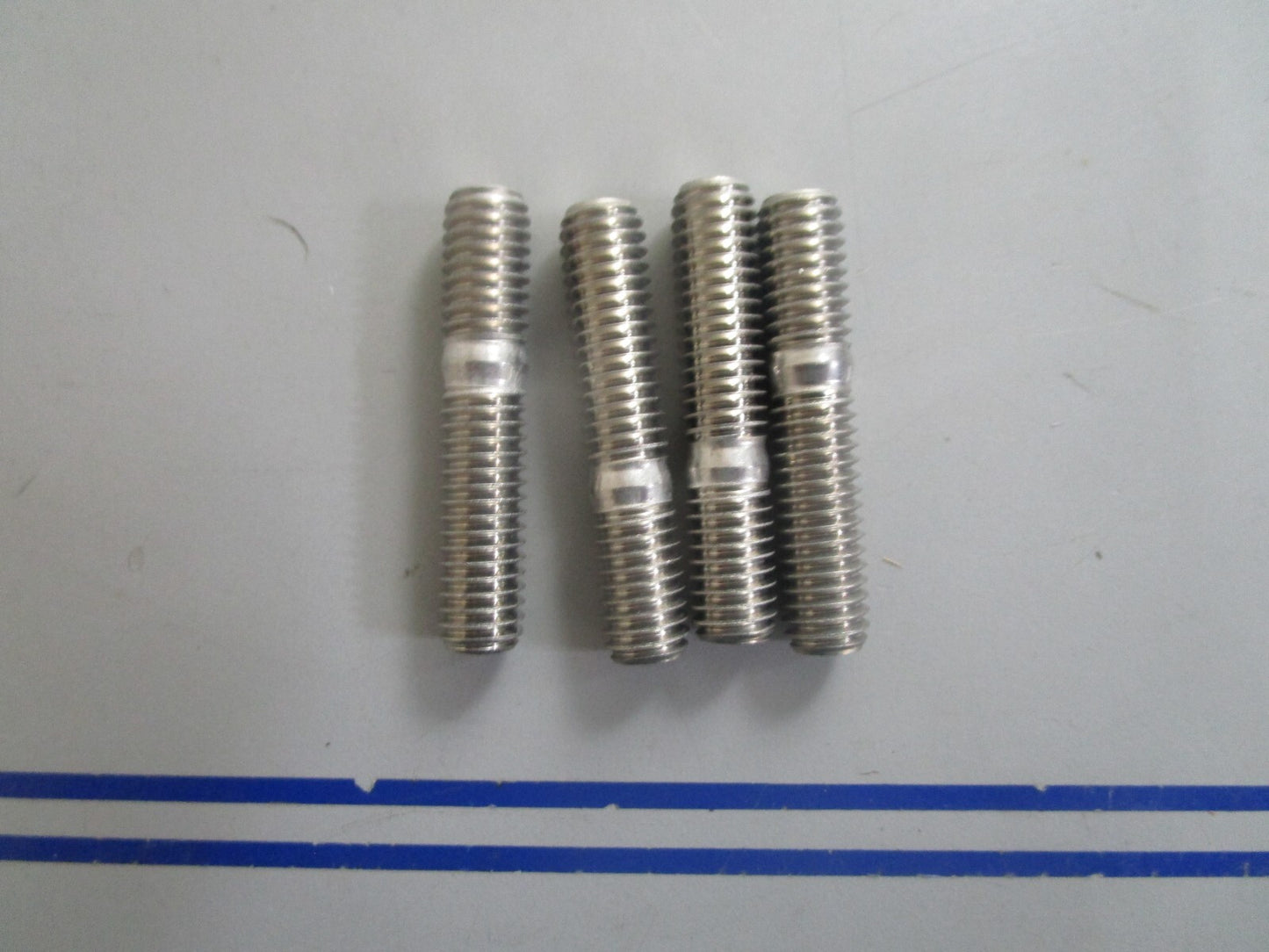 *NEW OEM* (LOT OF 4) 0810 Volvo Penta Stud 841814