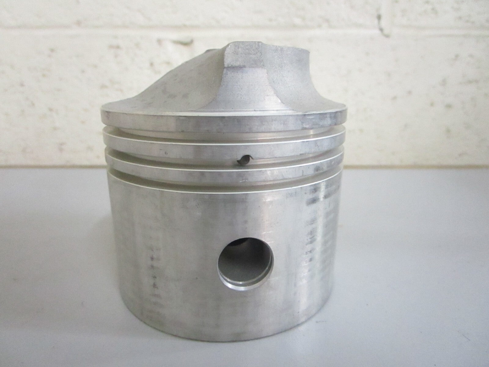 *NEW OEM* 0820 OMC Johnson Evinrude .040 Piston 383698 0383698 315158