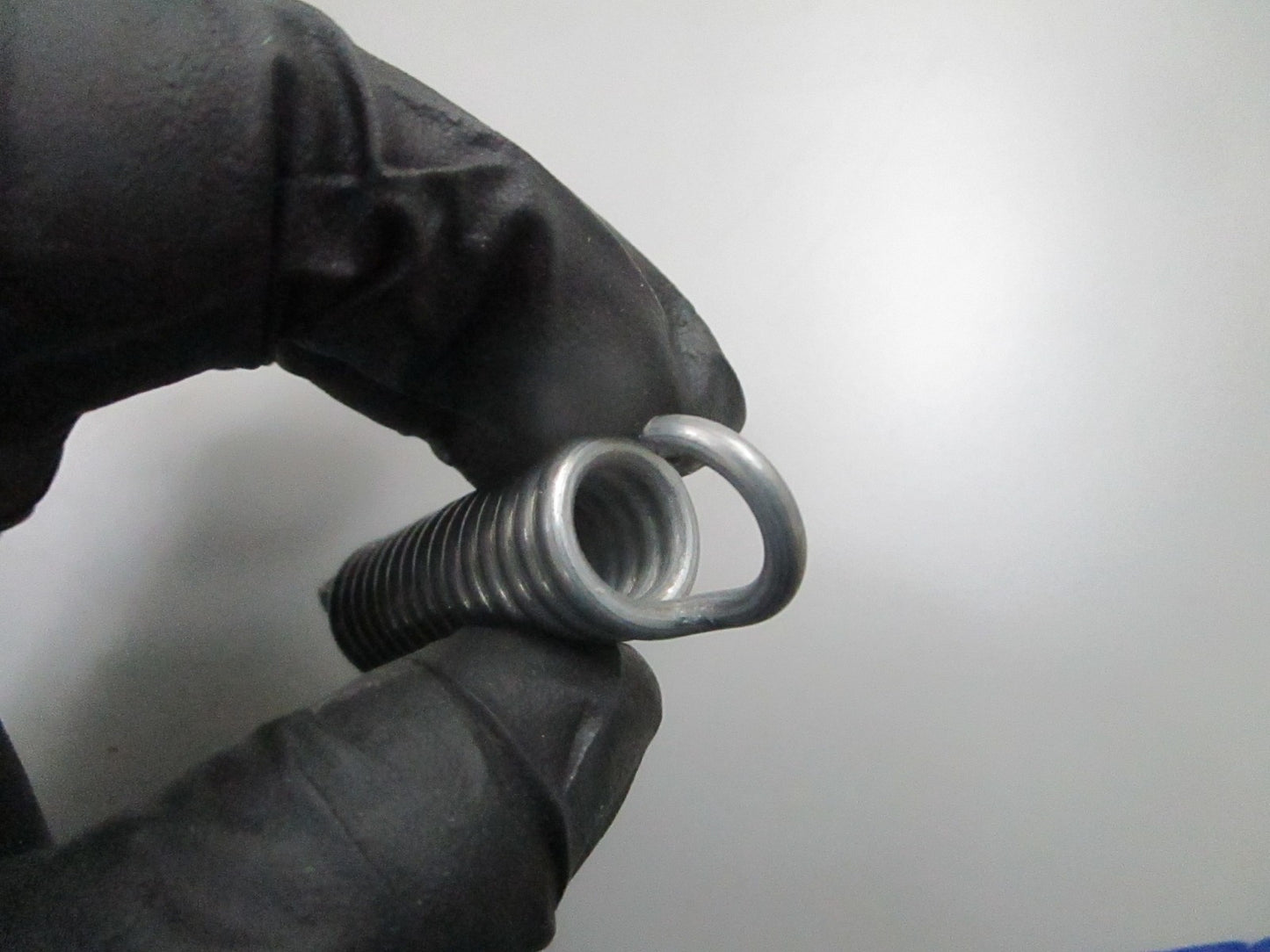 *NEW OEM* 0810 Saab Front Seat Spring 9837402