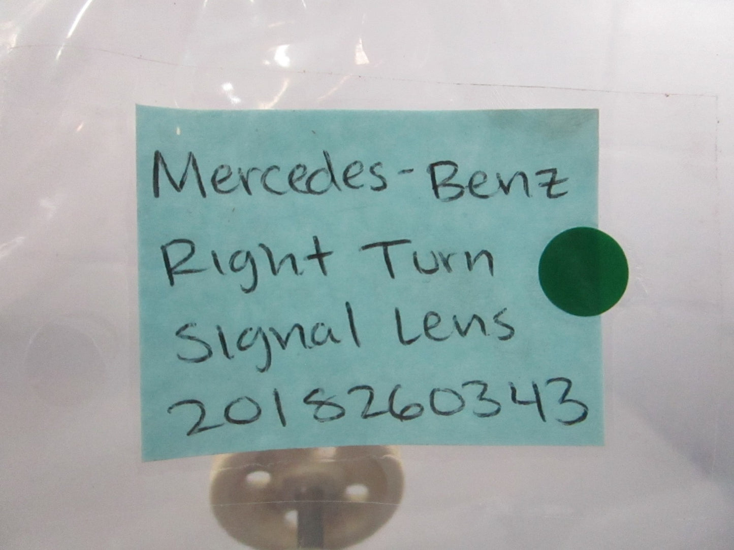 NEW OEM 2018260343 Mercedes-Benz Right Turn Signal Lens 0810