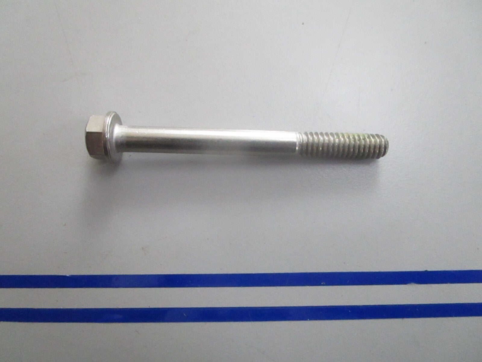 *NEW OEM* 0810 OMC Johnson Evinrude Screw 335223 0335223