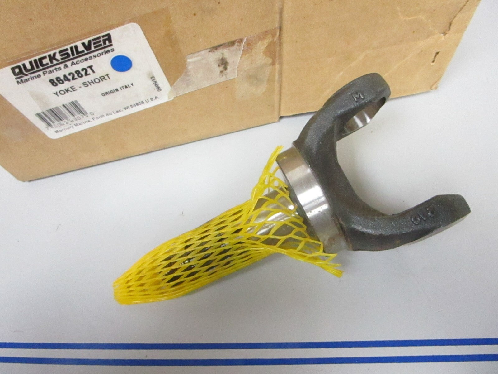 *NEW OEM* 0720 Mercury Quicksilver Short Yoke 864282T