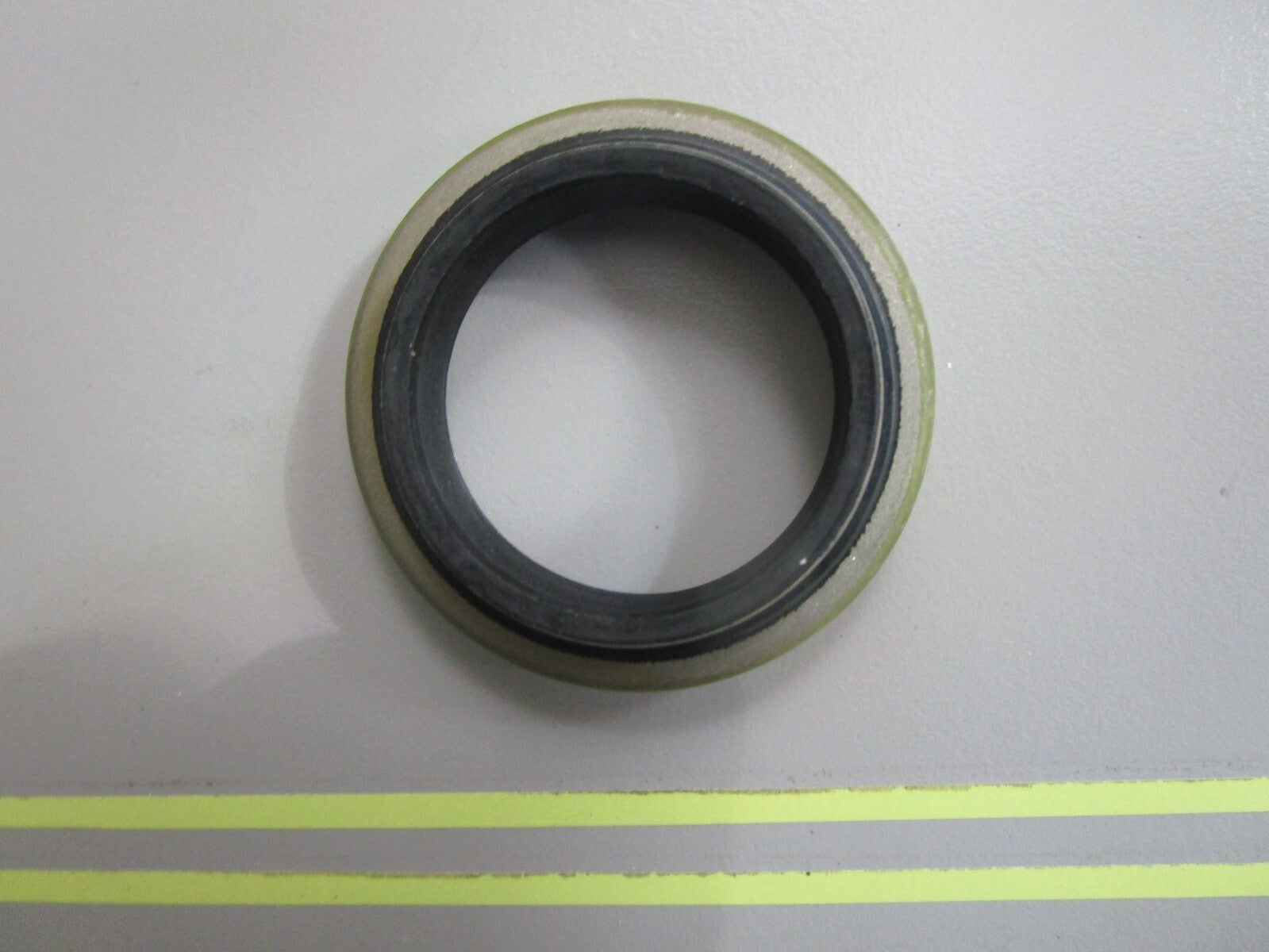 *NEW OEM* 0820 Volvo Penta Oil Seal 3863090