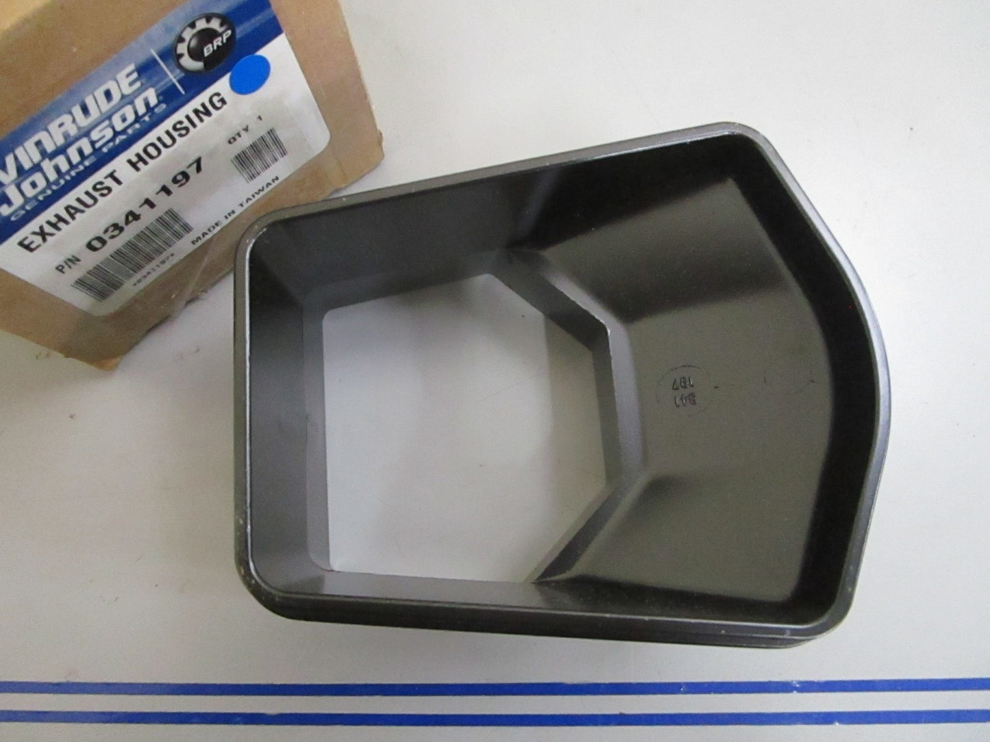 *NEW OEM* 0820 OMC Johnson Evinrude Exhaust Housing 341197 0341197