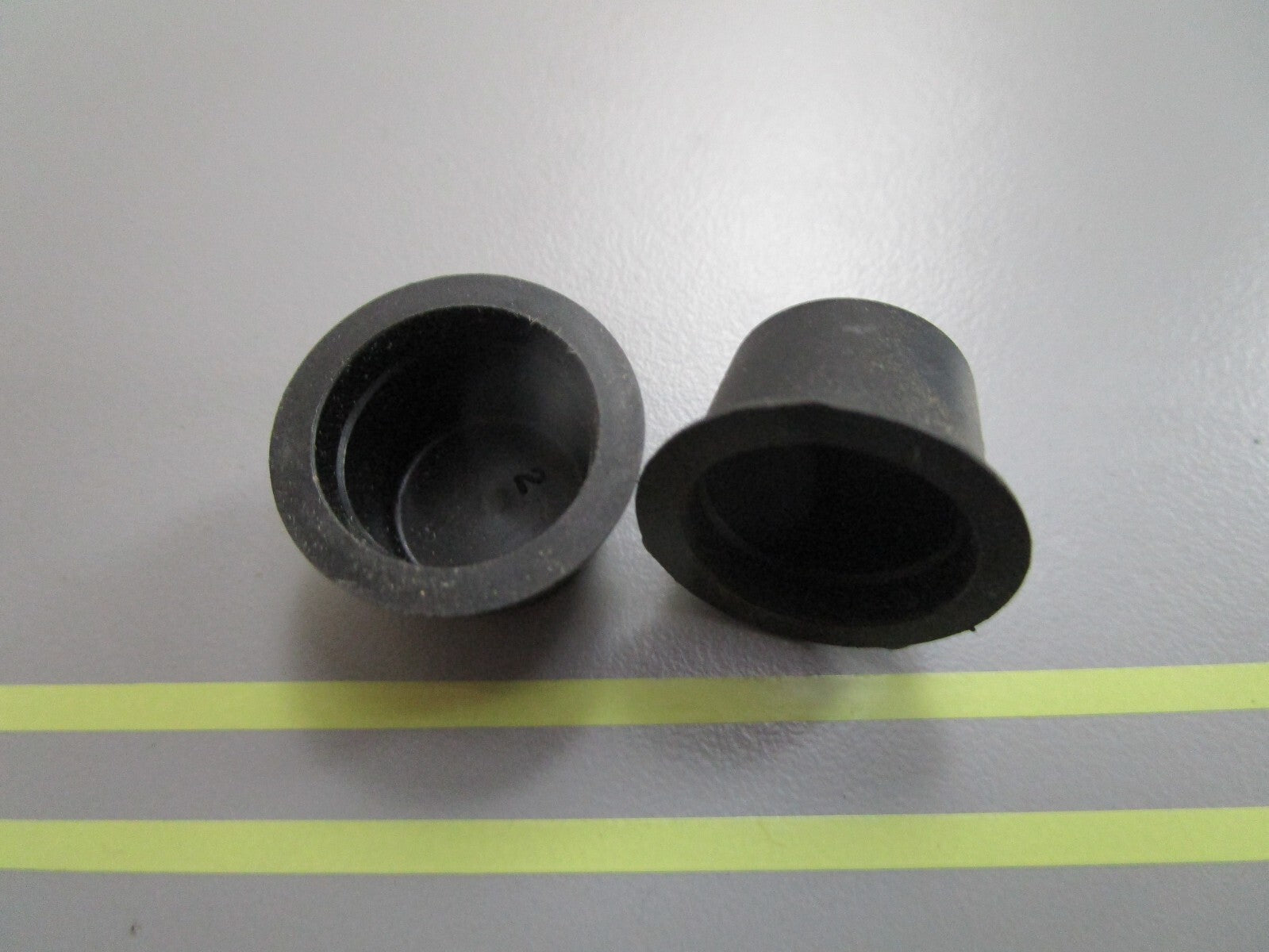 *NEW OEM* (LOT OF 2) 0810 OMC Johnson Evinrude Plug 318173 0318173