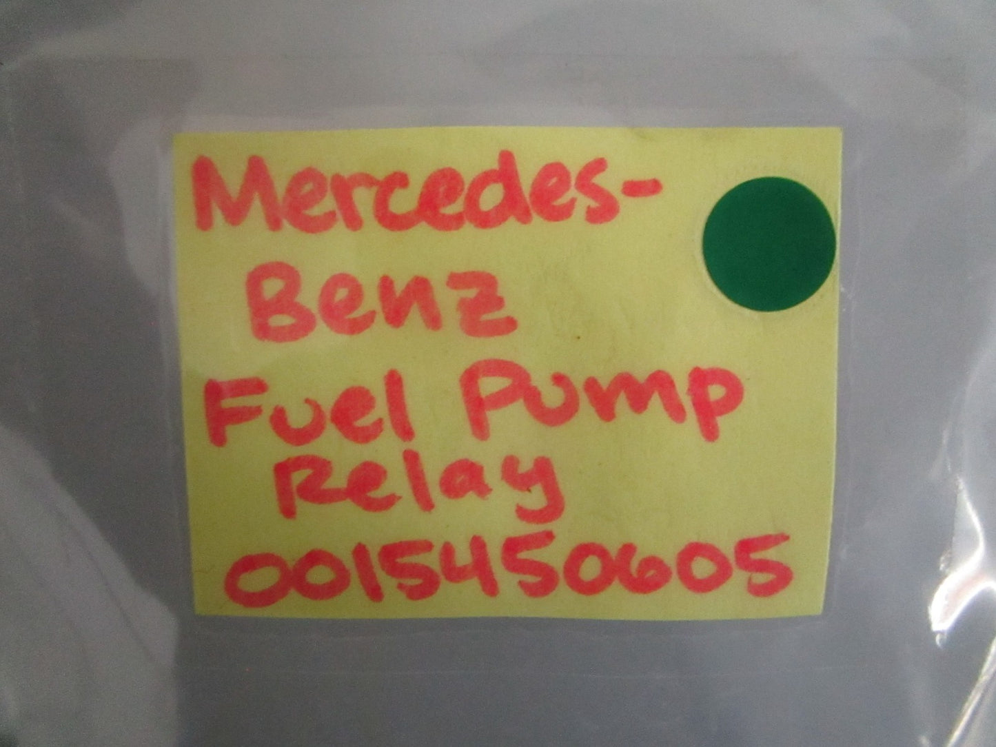 NEW OEM 0015450605 Mercedes-Benz Fuel Pump Relay 0820