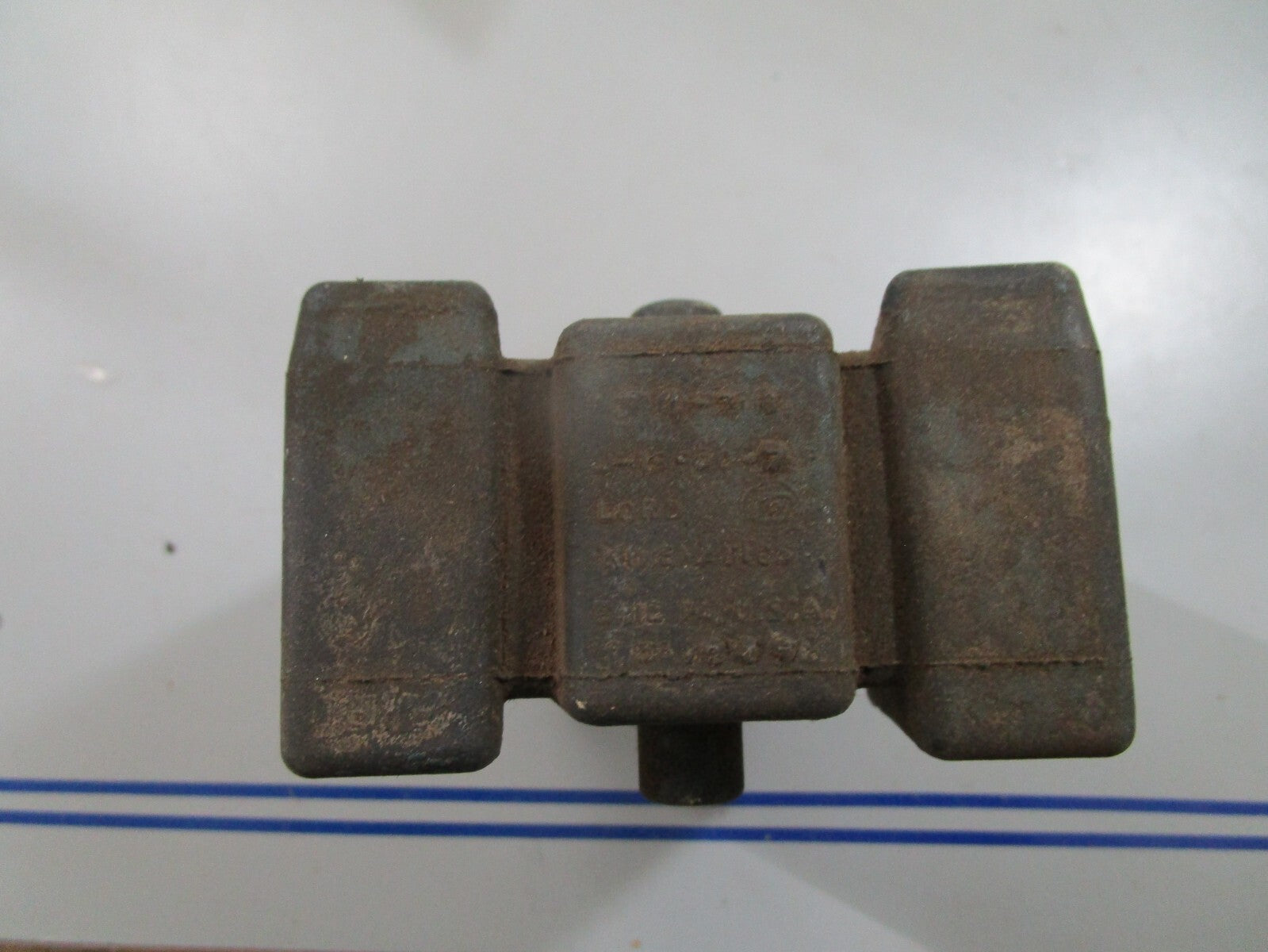 *NEW OEM* 0820 OMC Johnson Evinrude Lower Mount Bracket 387998 0387998