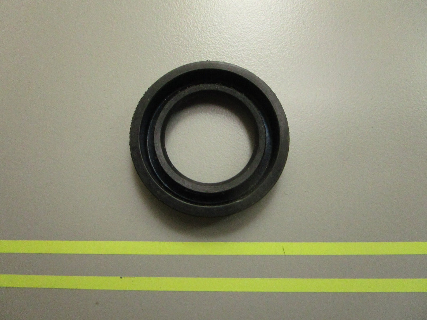 *NEW OEM* 0810 Mercury Quicksilver Seal 26-82233M