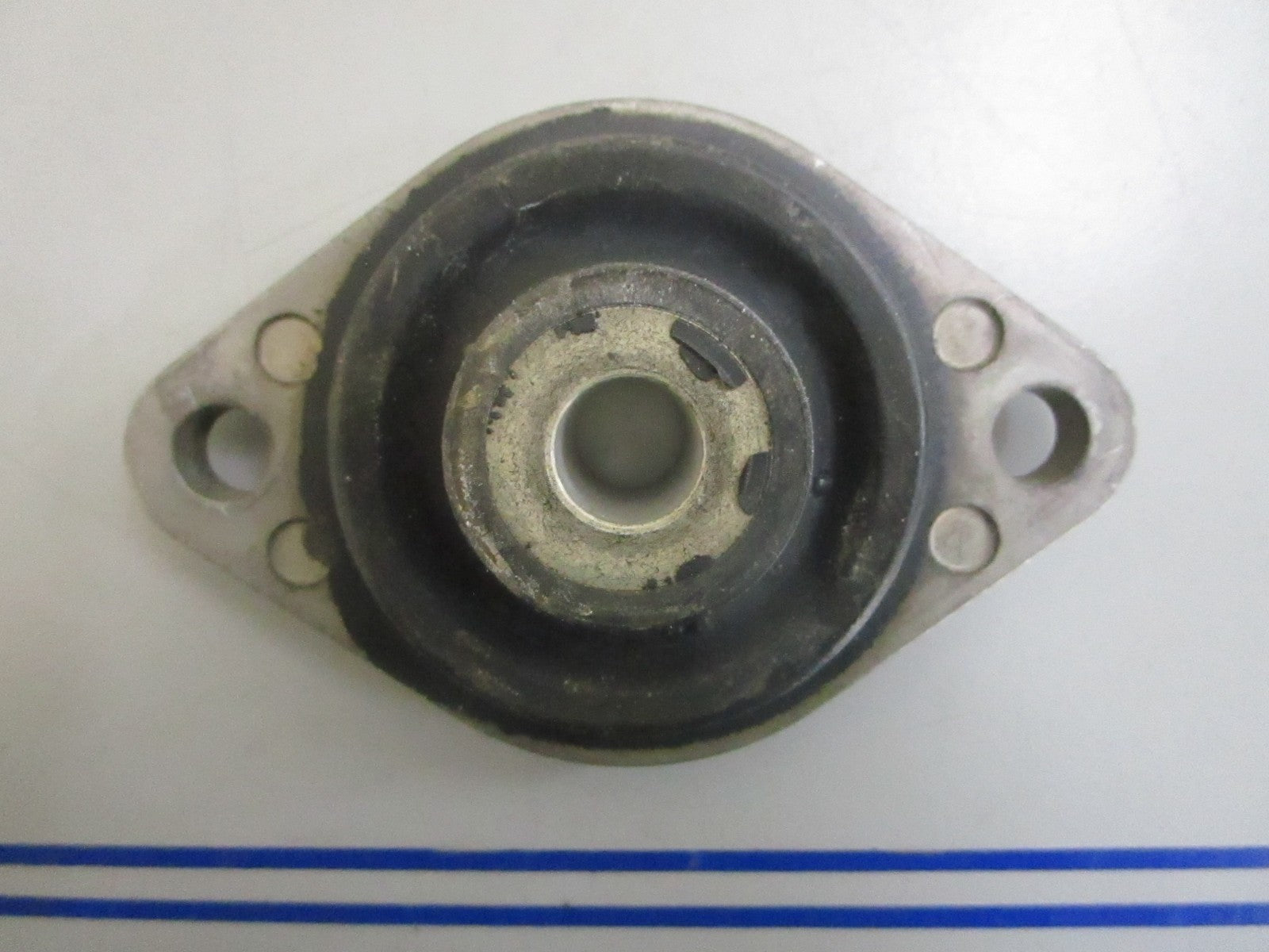 *NEW OEM* 0820 OMC Johnson Evinrude Rear Mount Ay 3853806