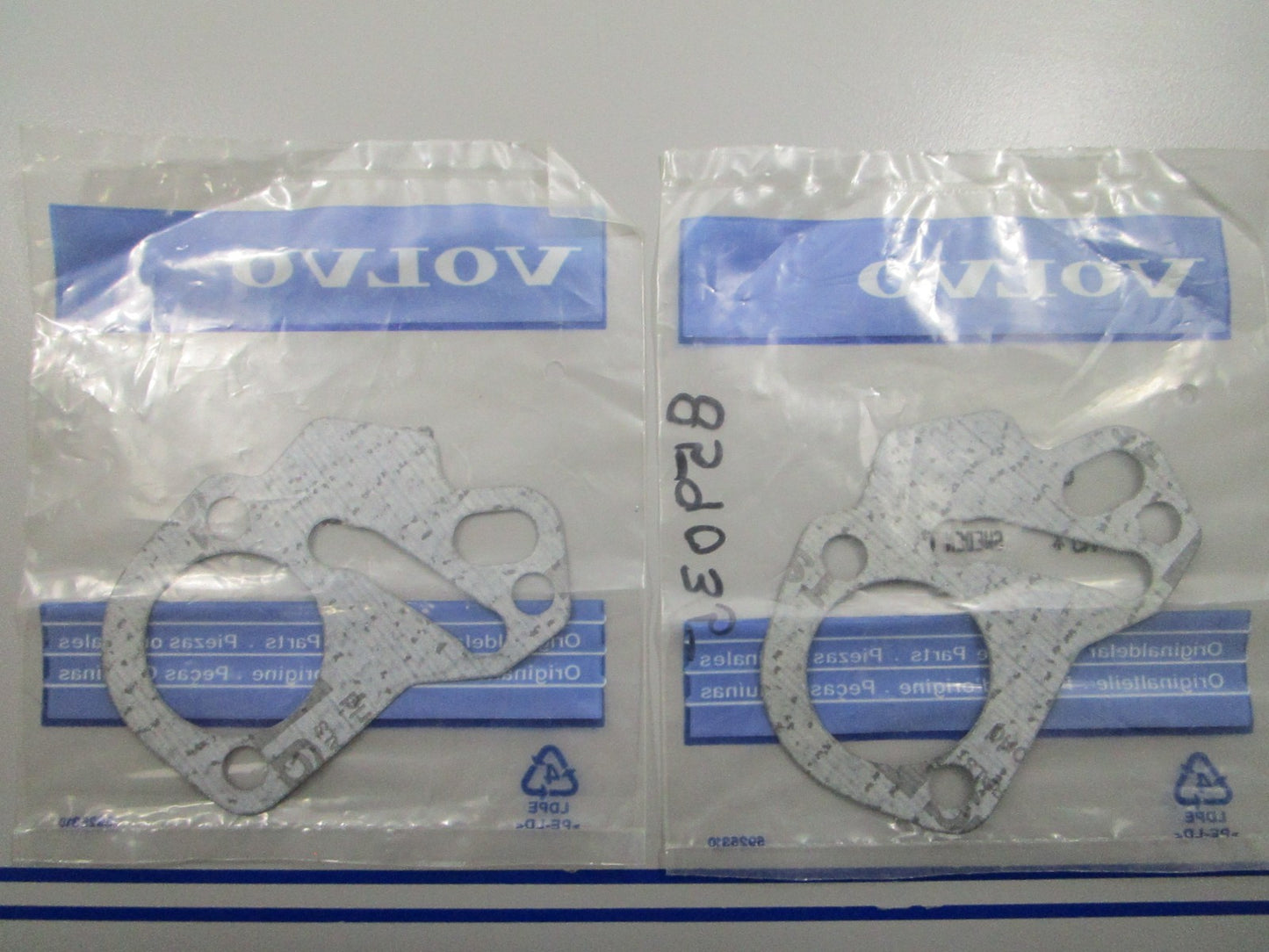 *NEW OEM* (LOT OF 2) 0810 Volvo Penta Gasket 859035