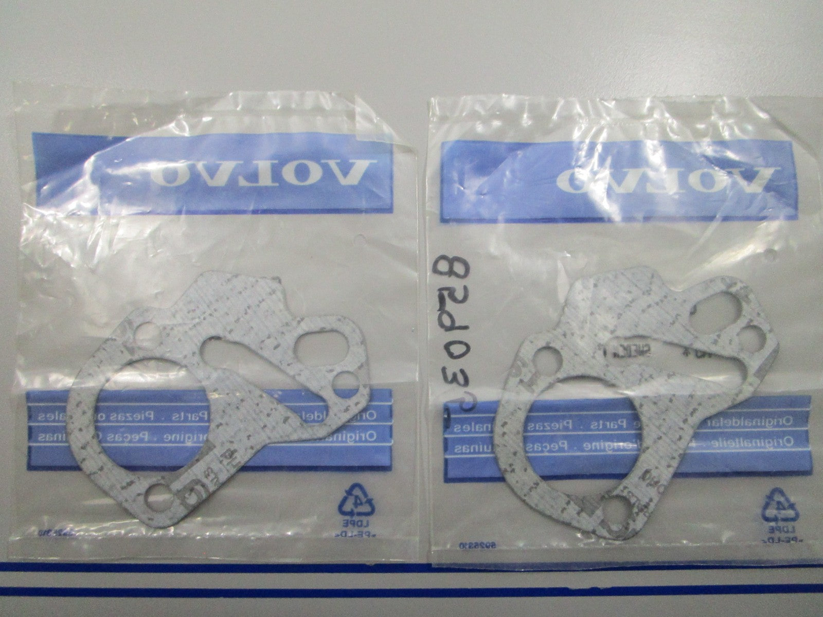 *NEW OEM* (LOT OF 2) 0810 Volvo Penta Gasket 859035