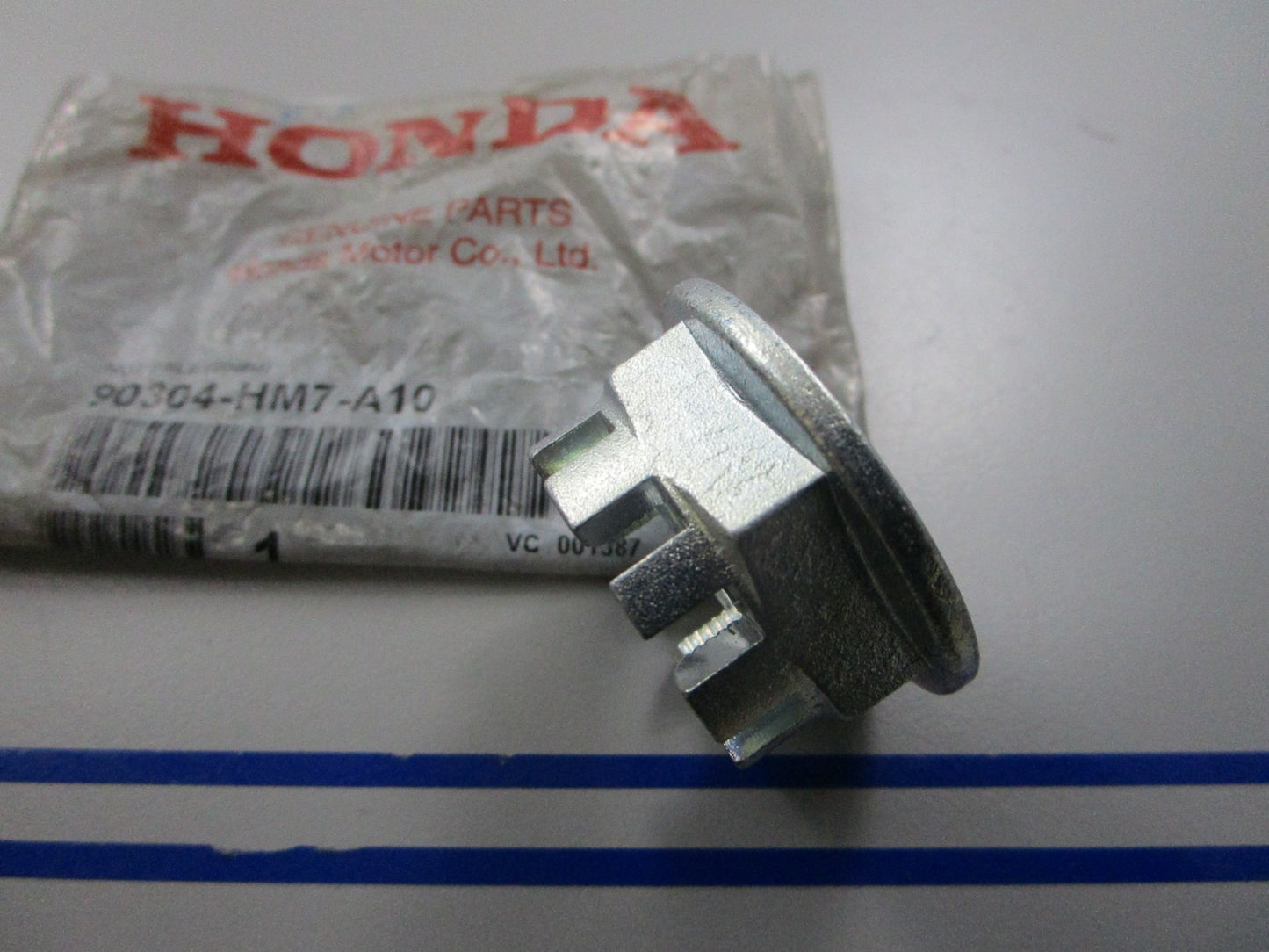 *NEW OEM* 0810 Honda 20mm Axle Nut 90304-HM7-A10