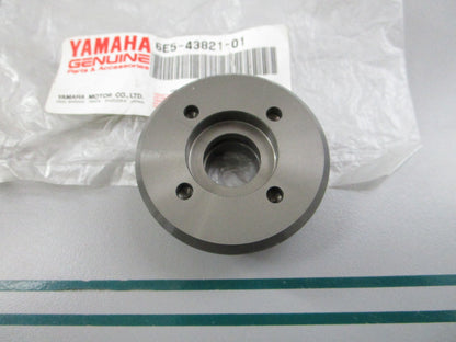 NEW OEM 6E5-43821-01-00 Yamaha Trim Cylinder End Screw 0810