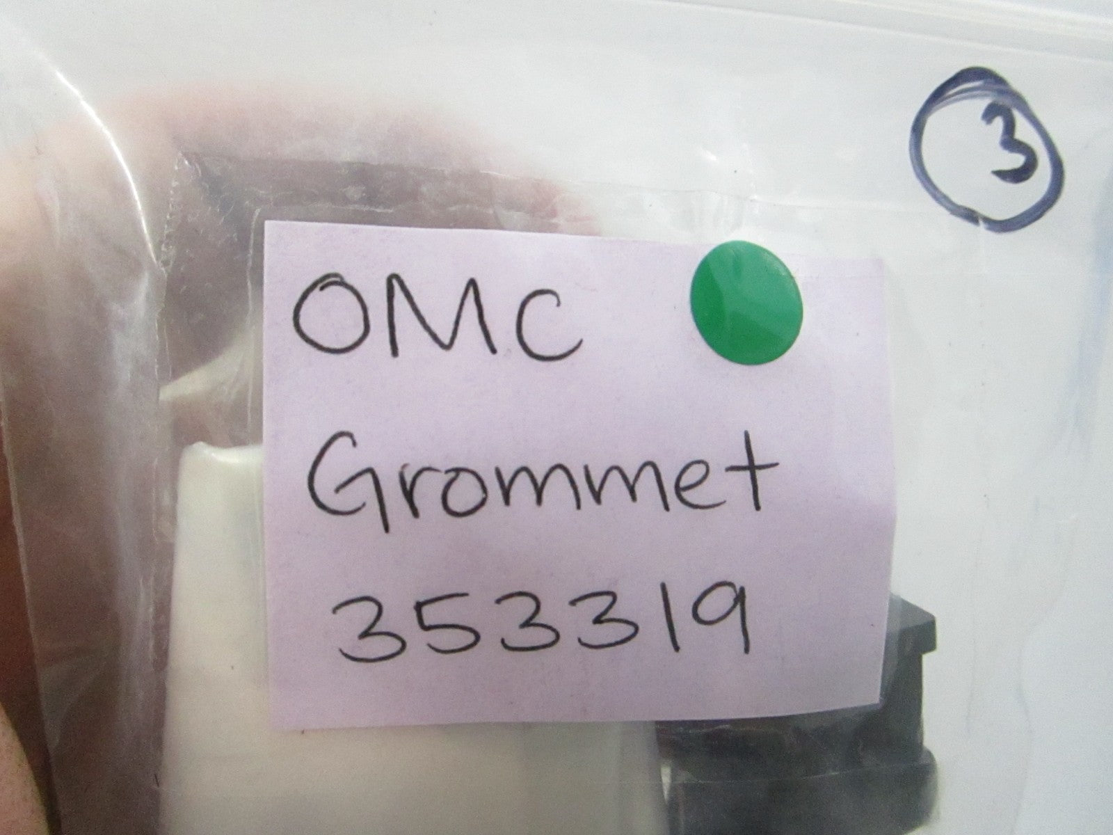 NEW OEM 353319 0353319 OMC Johnson Evinrude Grommet 0810